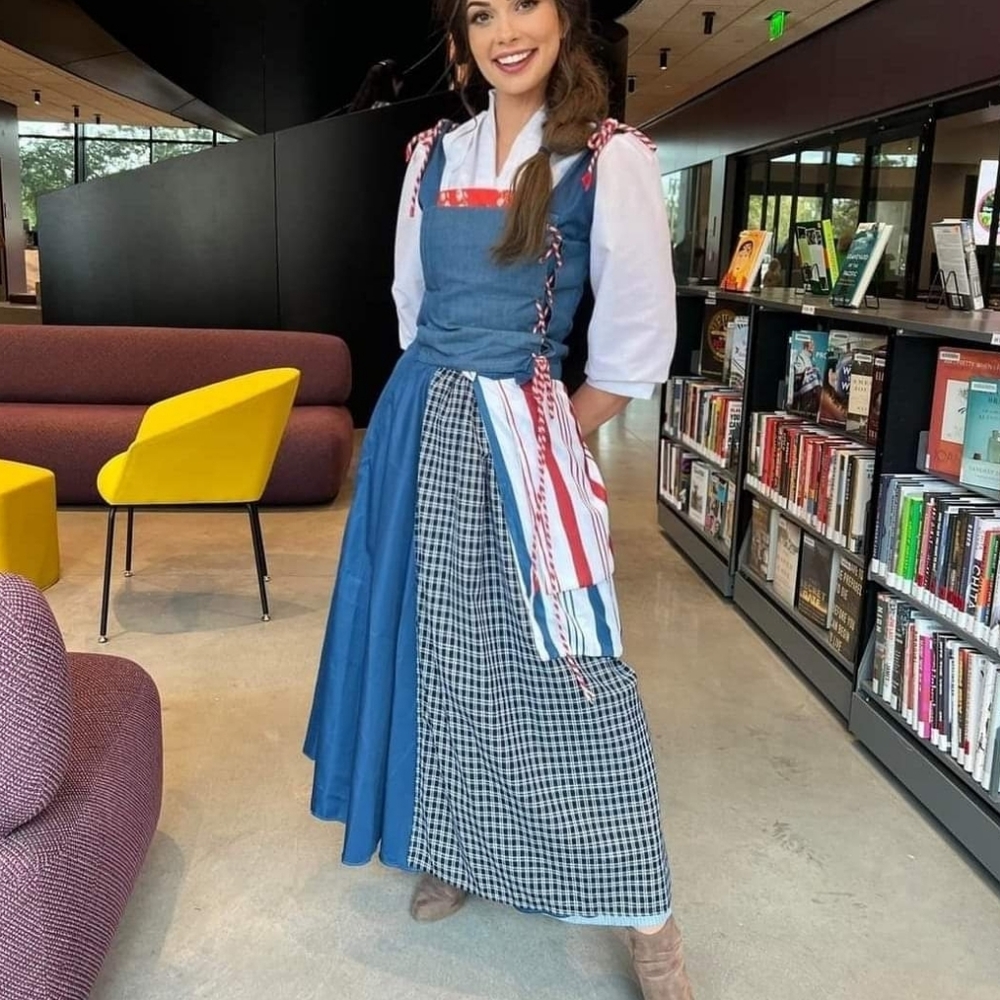 Live Action Belle Period Cosplayer